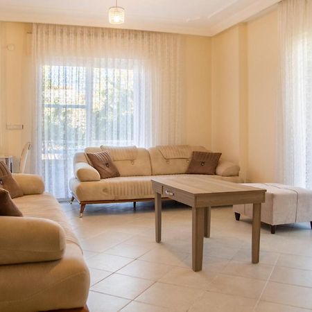 Lovely Flat With Balcony In Cesme Close To Sea Lejlighed Eksteriør billede